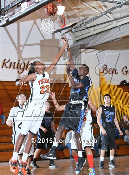 Thumbnail 1 in Edgemont vs Tuckahoe (Coaches vs Cancer Super Classic) photogallery.