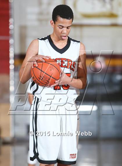 Thumbnail 2 in Edgemont vs Tuckahoe (Coaches vs Cancer Super Classic) photogallery.