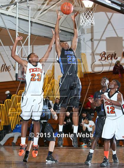 Thumbnail 3 in Edgemont vs Tuckahoe (Coaches vs Cancer Super Classic) photogallery.