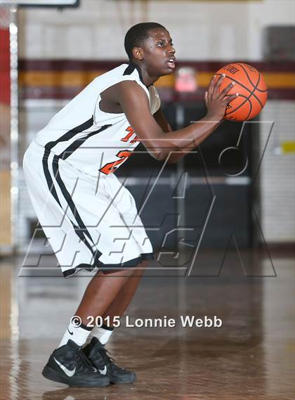 Thumbnail 2 in Edgemont vs Tuckahoe (Coaches vs Cancer Super Classic) photogallery.