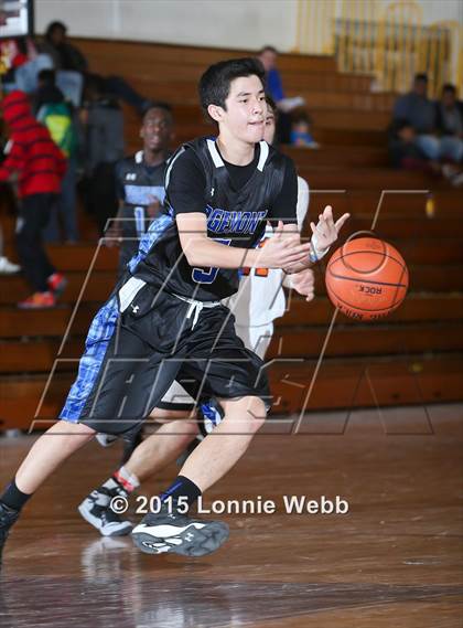 Thumbnail 3 in Edgemont vs Tuckahoe (Coaches vs Cancer Super Classic) photogallery.