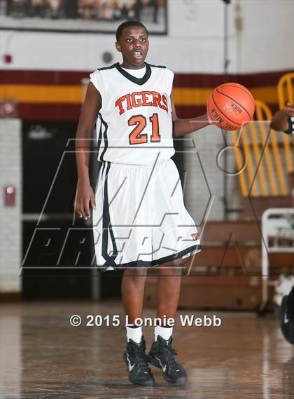 Thumbnail 3 in Edgemont vs Tuckahoe (Coaches vs Cancer Super Classic) photogallery.
