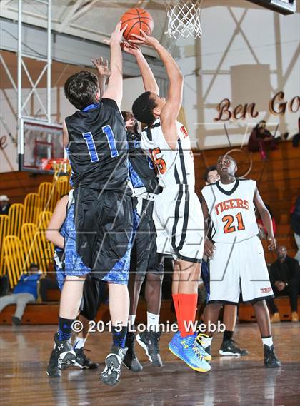 Thumbnail 1 in Edgemont vs Tuckahoe (Coaches vs Cancer Super Classic) photogallery.