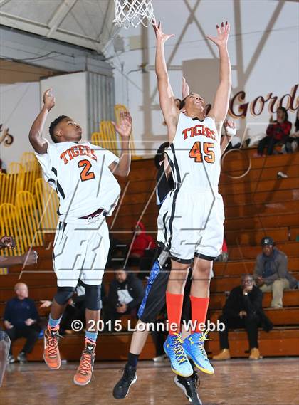 Thumbnail 3 in Edgemont vs Tuckahoe (Coaches vs Cancer Super Classic) photogallery.