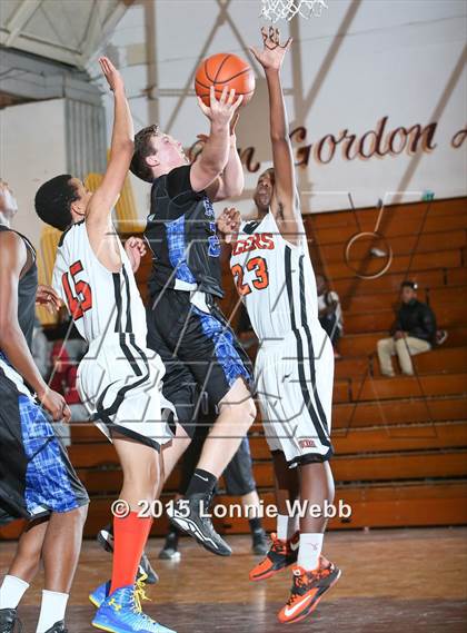 Thumbnail 3 in Edgemont vs Tuckahoe (Coaches vs Cancer Super Classic) photogallery.