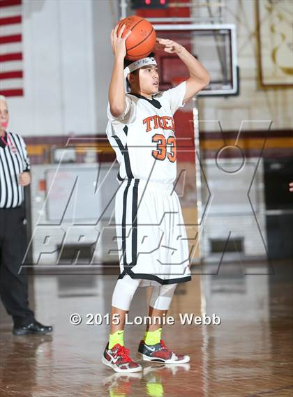 Thumbnail 3 in Edgemont vs Tuckahoe (Coaches vs Cancer Super Classic) photogallery.