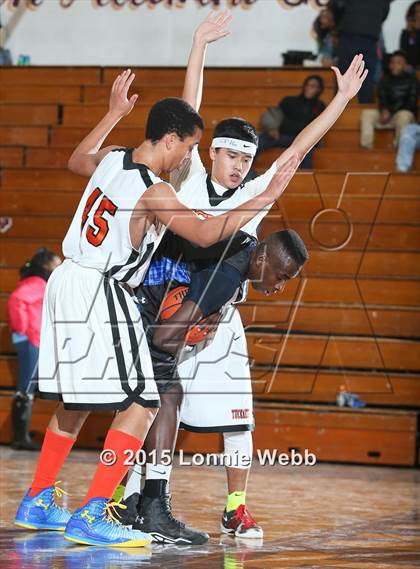 Thumbnail 1 in Edgemont vs Tuckahoe (Coaches vs Cancer Super Classic) photogallery.