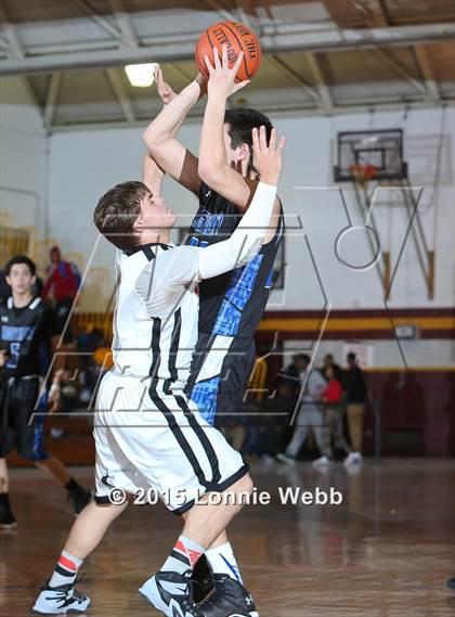 Thumbnail 2 in Edgemont vs Tuckahoe (Coaches vs Cancer Super Classic) photogallery.