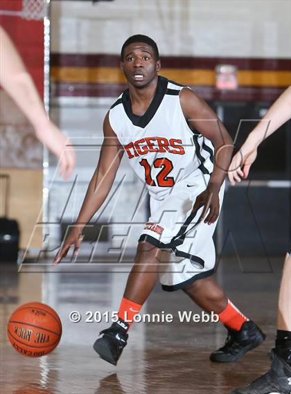 Thumbnail 1 in Edgemont vs Tuckahoe (Coaches vs Cancer Super Classic) photogallery.