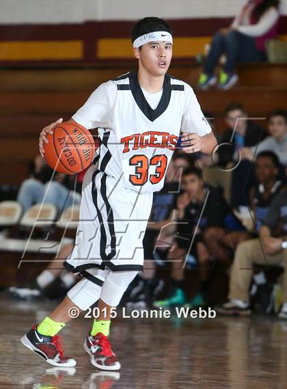 Thumbnail 3 in Edgemont vs Tuckahoe (Coaches vs Cancer Super Classic) photogallery.