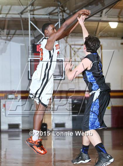 Thumbnail 2 in Edgemont vs Tuckahoe (Coaches vs Cancer Super Classic) photogallery.