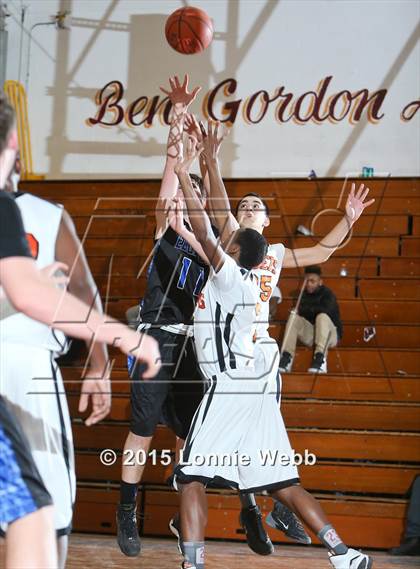 Thumbnail 3 in Edgemont vs Tuckahoe (Coaches vs Cancer Super Classic) photogallery.