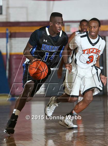Thumbnail 2 in Edgemont vs Tuckahoe (Coaches vs Cancer Super Classic) photogallery.