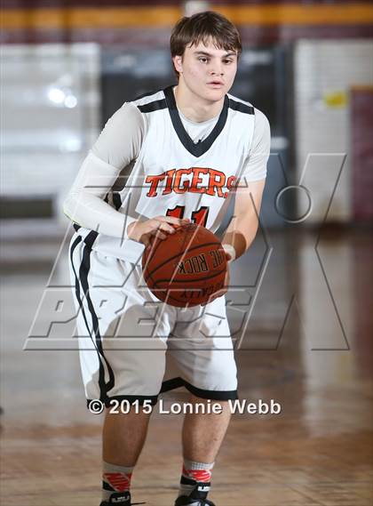 Thumbnail 1 in Edgemont vs Tuckahoe (Coaches vs Cancer Super Classic) photogallery.