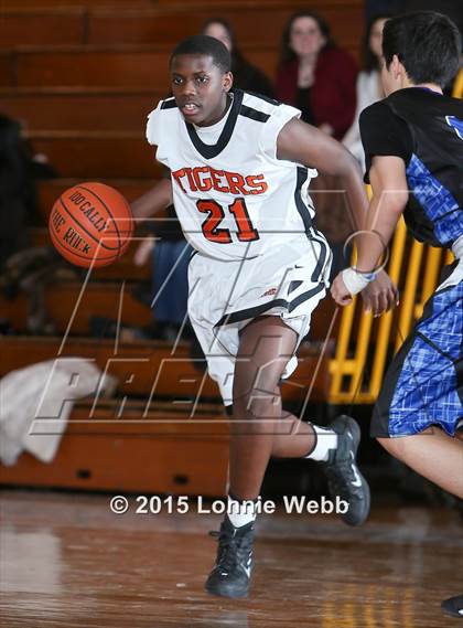 Thumbnail 3 in Edgemont vs Tuckahoe (Coaches vs Cancer Super Classic) photogallery.