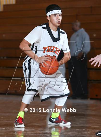 Thumbnail 2 in Edgemont vs Tuckahoe (Coaches vs Cancer Super Classic) photogallery.