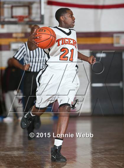Thumbnail 2 in Edgemont vs Tuckahoe (Coaches vs Cancer Super Classic) photogallery.