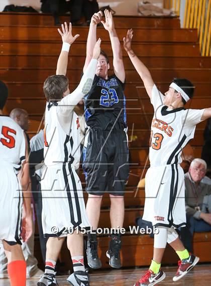 Thumbnail 1 in Edgemont vs Tuckahoe (Coaches vs Cancer Super Classic) photogallery.
