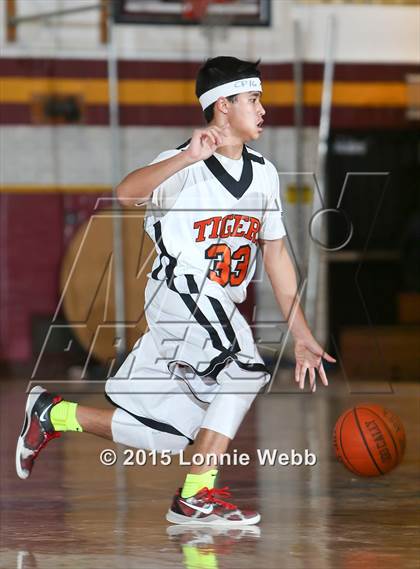 Thumbnail 1 in Edgemont vs Tuckahoe (Coaches vs Cancer Super Classic) photogallery.