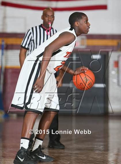 Thumbnail 3 in Edgemont vs Tuckahoe (Coaches vs Cancer Super Classic) photogallery.