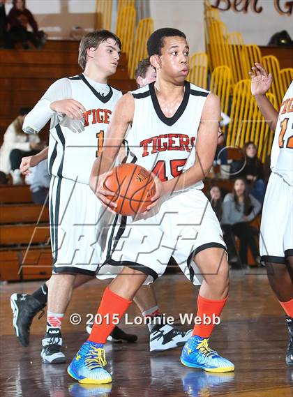 Thumbnail 2 in Edgemont vs Tuckahoe (Coaches vs Cancer Super Classic) photogallery.