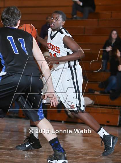 Thumbnail 3 in Edgemont vs Tuckahoe (Coaches vs Cancer Super Classic) photogallery.