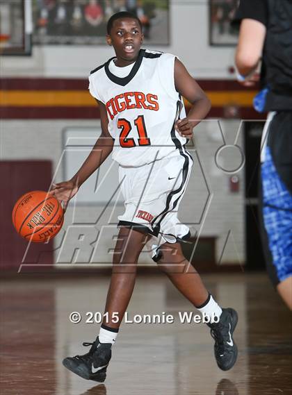 Thumbnail 3 in Edgemont vs Tuckahoe (Coaches vs Cancer Super Classic) photogallery.