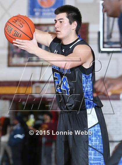 Thumbnail 3 in Edgemont vs Tuckahoe (Coaches vs Cancer Super Classic) photogallery.