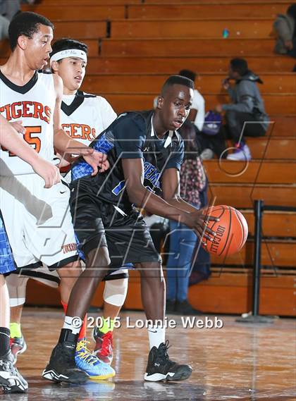 Thumbnail 3 in Edgemont vs Tuckahoe (Coaches vs Cancer Super Classic) photogallery.