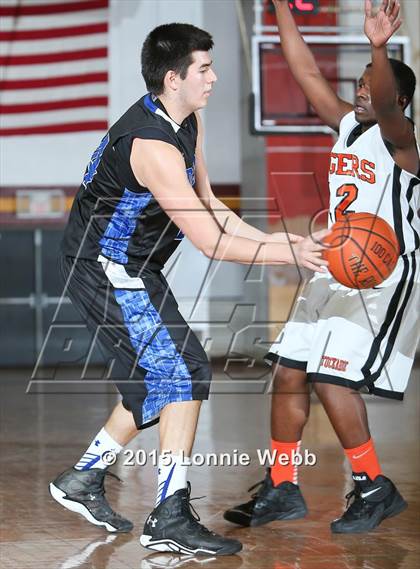 Thumbnail 2 in Edgemont vs Tuckahoe (Coaches vs Cancer Super Classic) photogallery.