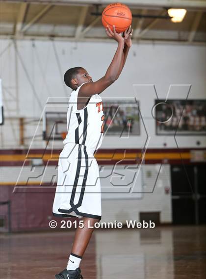 Thumbnail 1 in Edgemont vs Tuckahoe (Coaches vs Cancer Super Classic) photogallery.