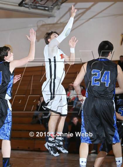 Thumbnail 2 in Edgemont vs Tuckahoe (Coaches vs Cancer Super Classic) photogallery.