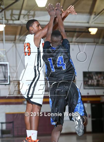Thumbnail 2 in Edgemont vs Tuckahoe (Coaches vs Cancer Super Classic) photogallery.