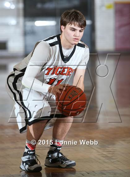Thumbnail 2 in Edgemont vs Tuckahoe (Coaches vs Cancer Super Classic) photogallery.
