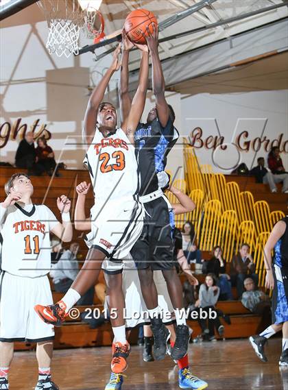 Thumbnail 2 in Edgemont vs Tuckahoe (Coaches vs Cancer Super Classic) photogallery.