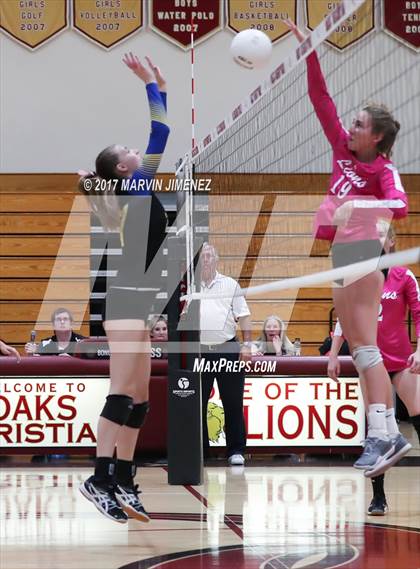 Thumbnail 2 in Oaks Christian vs Agoura photogallery.