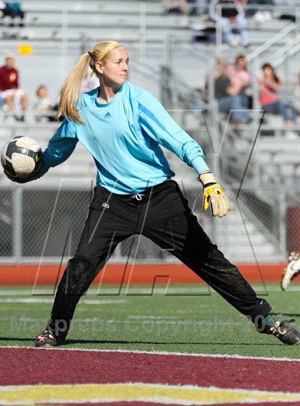Thumbnail 2 in Royal vs. Simi Valley photogallery.