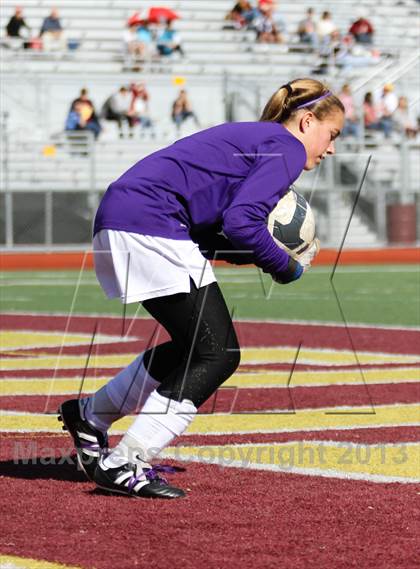 Thumbnail 3 in Royal vs. Simi Valley photogallery.