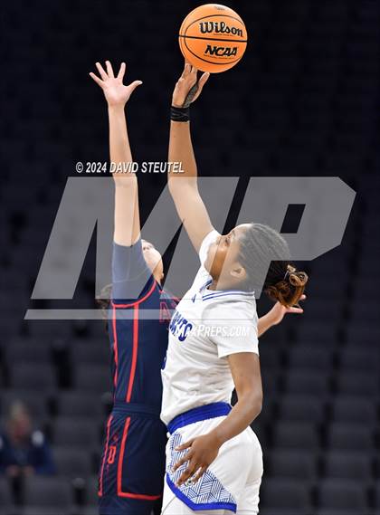 Thumbnail 1 in Montgomery vs. Oakland (CIF State D5 Final) photogallery.