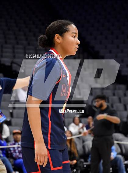 Thumbnail 3 in Montgomery vs. Oakland (CIF State D5 Final) photogallery.