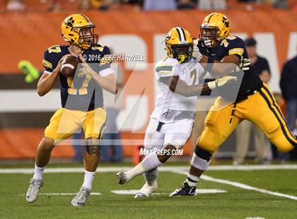 Thumbnail 3 in St. Ignatius vs. St. Edward photogallery.