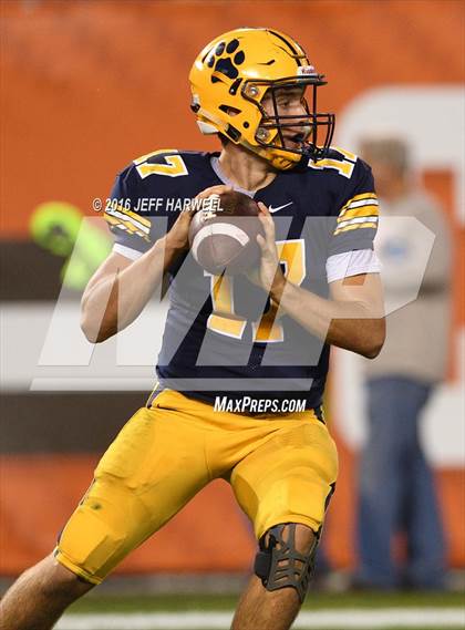 Thumbnail 2 in St. Ignatius vs. St. Edward photogallery.