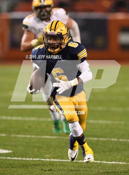 Thumbnail 2 in St. Ignatius vs. St. Edward photogallery.