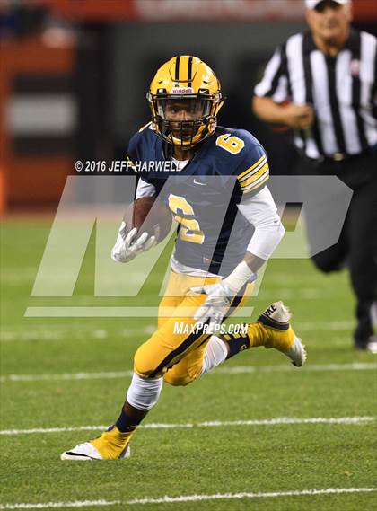 Thumbnail 2 in St. Ignatius vs. St. Edward photogallery.