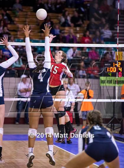 Thumbnail 1 in Montrose vs. Valor Christian (CHSAA 4A Playoff) photogallery.