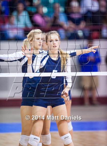 Thumbnail 1 in Montrose vs. Valor Christian (CHSAA 4A Playoff) photogallery.