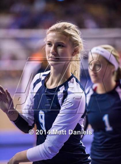 Thumbnail 3 in Montrose vs. Valor Christian (CHSAA 4A Playoff) photogallery.