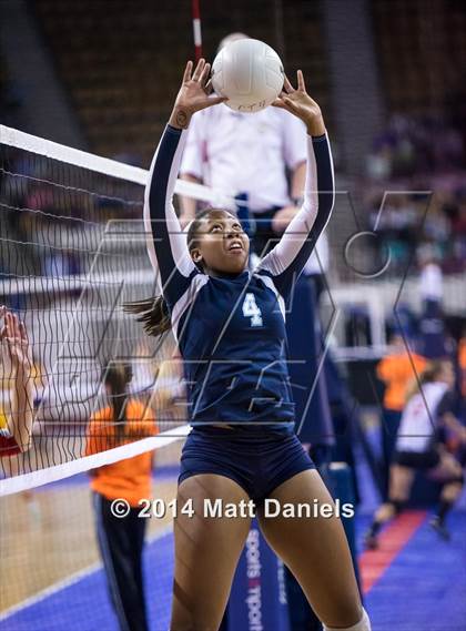 Thumbnail 2 in Montrose vs. Valor Christian (CHSAA 4A Playoff) photogallery.