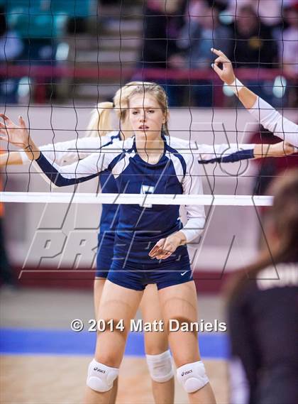 Thumbnail 2 in Montrose vs. Valor Christian (CHSAA 4A Playoff) photogallery.