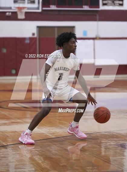 Thumbnail 3 in Riverhead vs Southampton ( Holiday Classic ) photogallery.